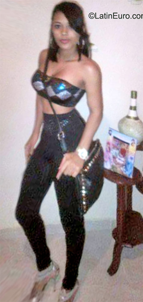 Date this exotic Dominican Republic girl Leidy from San Francisco de Macoris DO22845