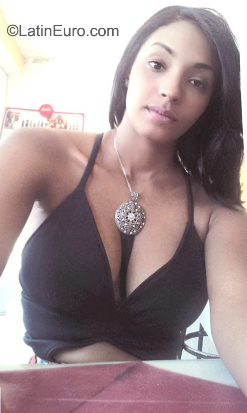 Date this athletic Dominican Republic girl Carlina from San francisco de macoris DO22883
