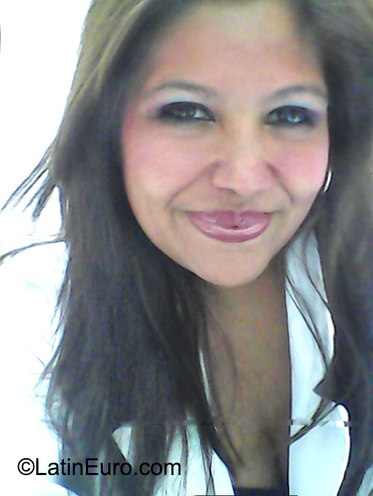 Date this sultry Panama girl Lenecar from Panama PA667