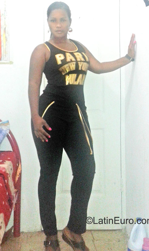 Date this georgeous Colombia girl Yaraldes from Panama City CO17897