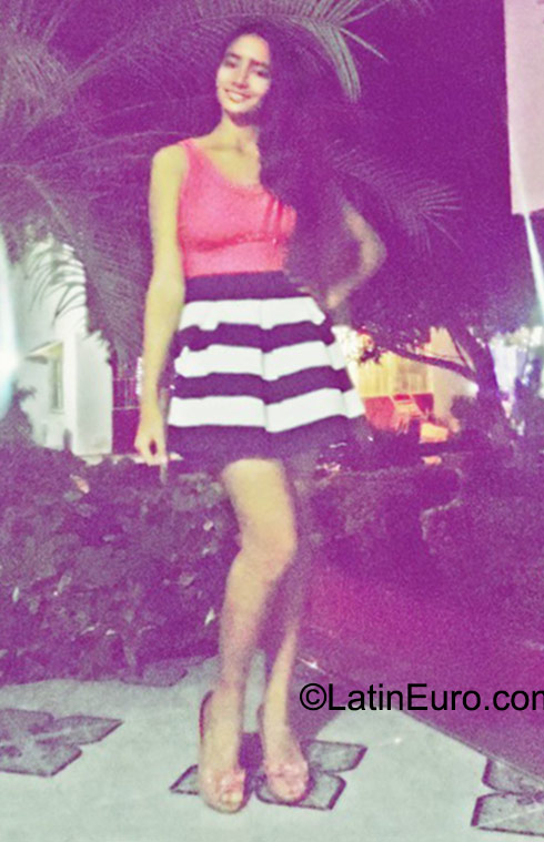 Date this foxy Colombia girl Adriana from Barranquilla CO17914