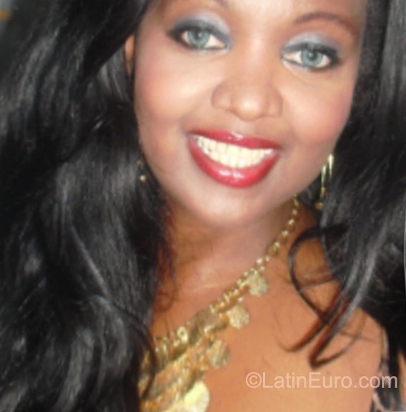 Date this charming Brazil girl Adriana from Rio De Janeiro BR9435