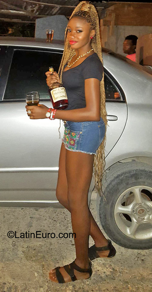 Date this foxy Jamaica girl Caroline from Montego bay JM2136