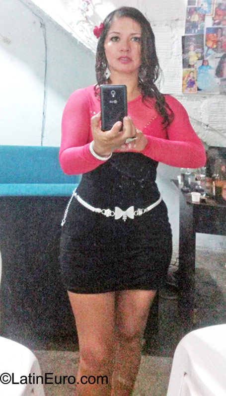 Date this voluptuous Colombia girl Nora from Cali CO17929