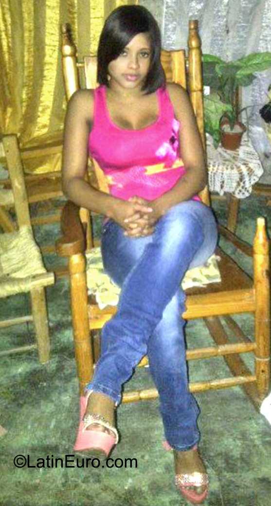 Date this fun Honduras girl Reyna from Tegucigalpa HN1668