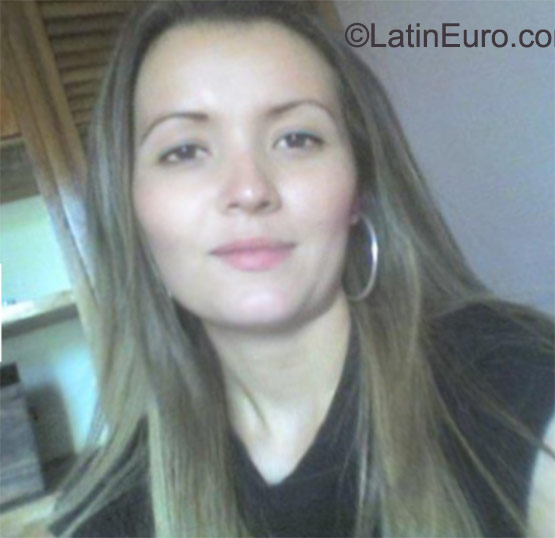 Date this young Colombia girl Diana from Bogota CO17935