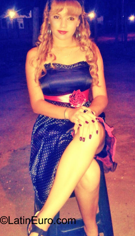 Date this attractive Venezuela girl Daniela from Caracas VE616