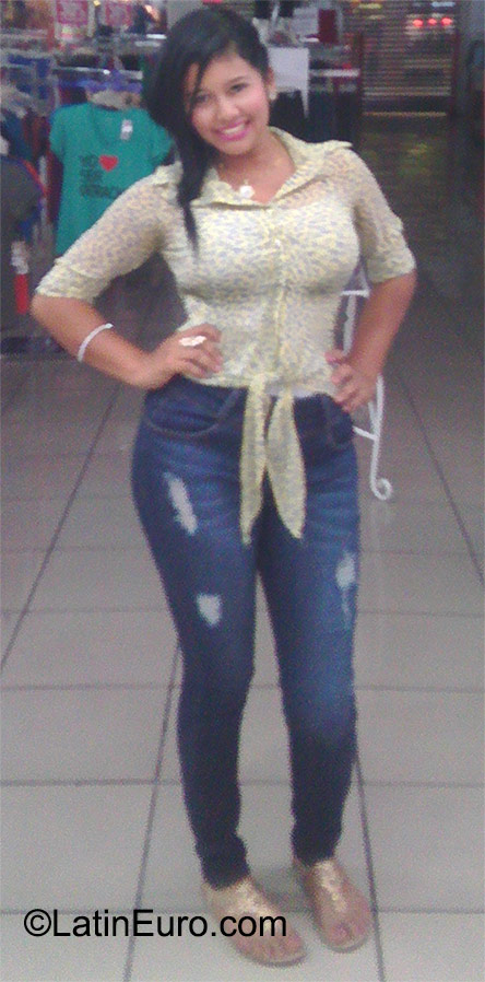 Date this georgeous Honduras girl Sindie from La Ceiba HN1670