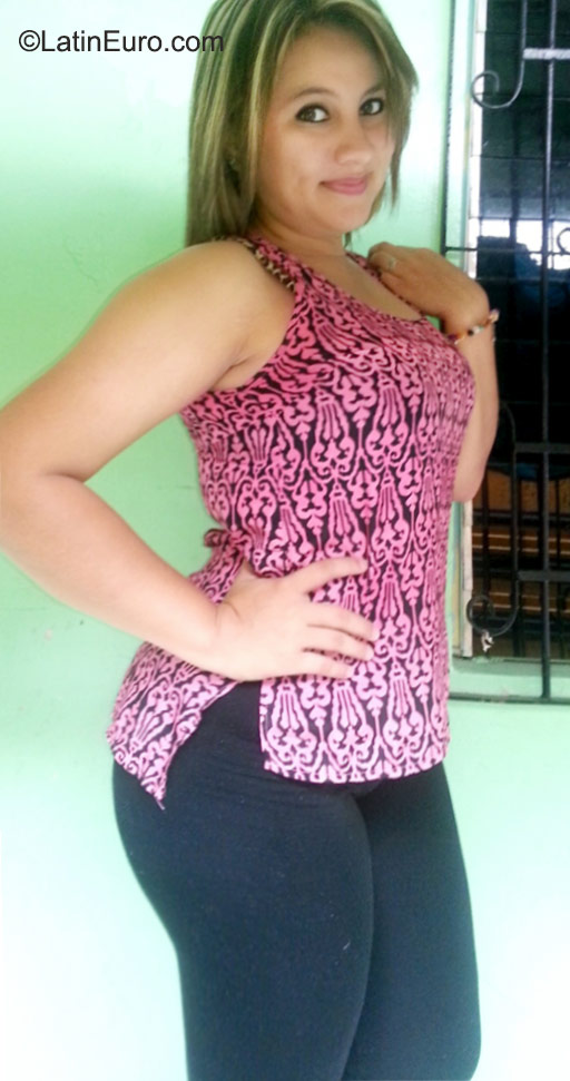 Date this nice looking Honduras girl Alicia from San Pedro Sula HN1695