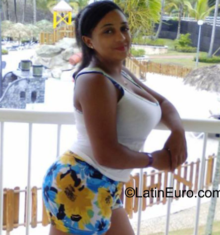 Date this sultry Dominican Republic girl Yesica from Higuey DO23175