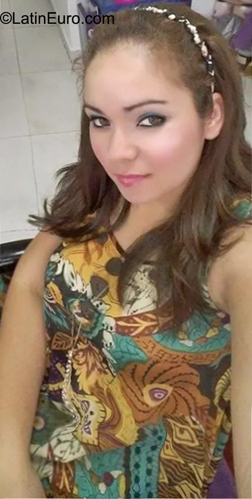 Date this hot Honduras girl Yakiy from Santa rosa de copan HN1685