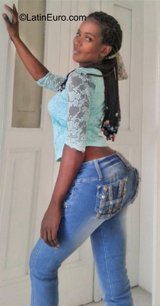 Date this lovely Colombia girl Amy from Medellin CO17988