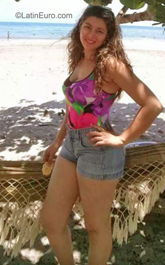 Date this sensual Honduras girl Marisol from San Pedro Sula HN2061