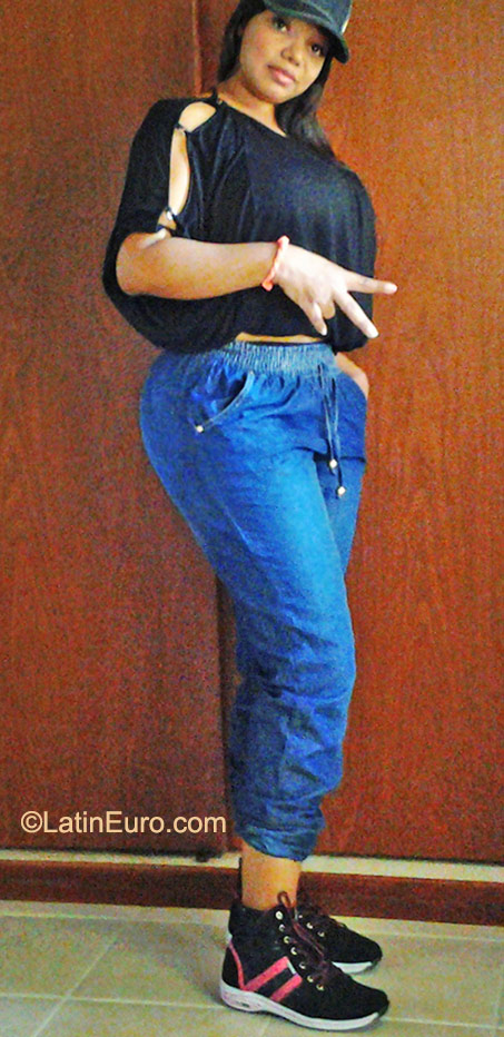 Date this passionate Colombia girl Adilesi from Cali CO17998