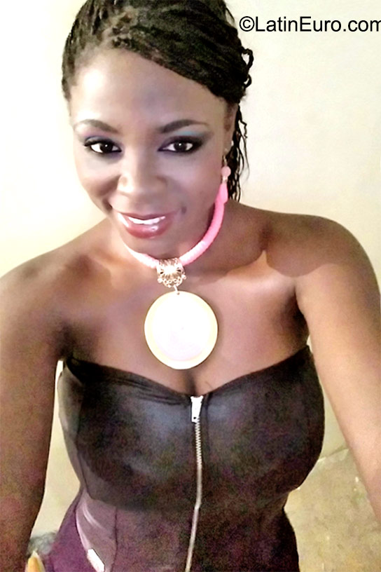 Date this hot Colombia girl Mairia from Cali CO18015