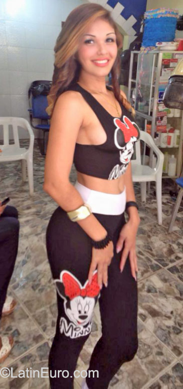 Date this voluptuous Dominican Republic girl Yani from Bonao DO23261