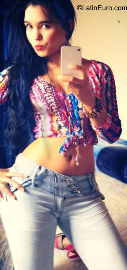 Date this beautiful Colombia girl Tatiana from Medellin CO18023