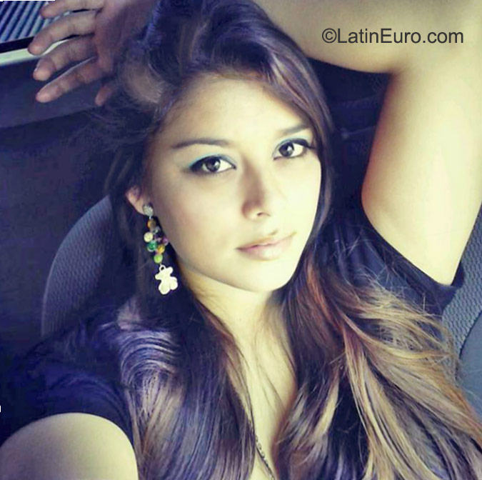 Date this passionate Colombia girl Johana from Manizales CO18030