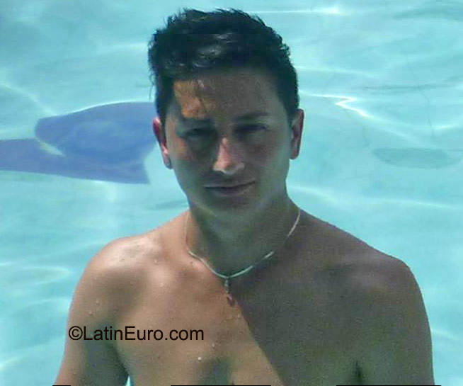 Date this lovely Colombia man Enrique from Bogota CO18036