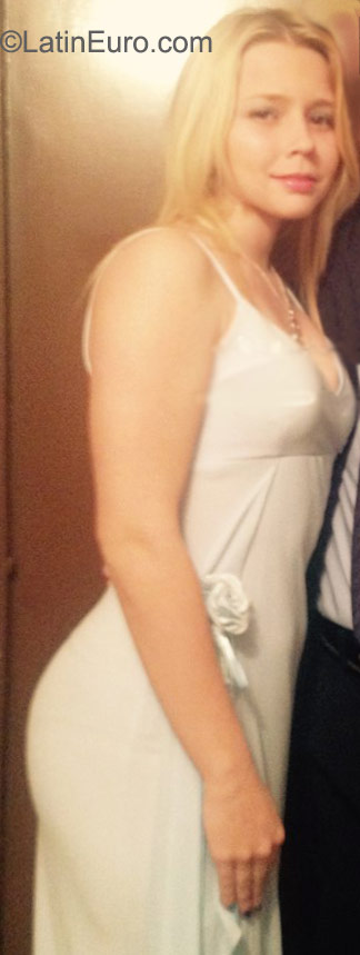 Date this nice looking Colombia girl Carolina from Bogota CO18037