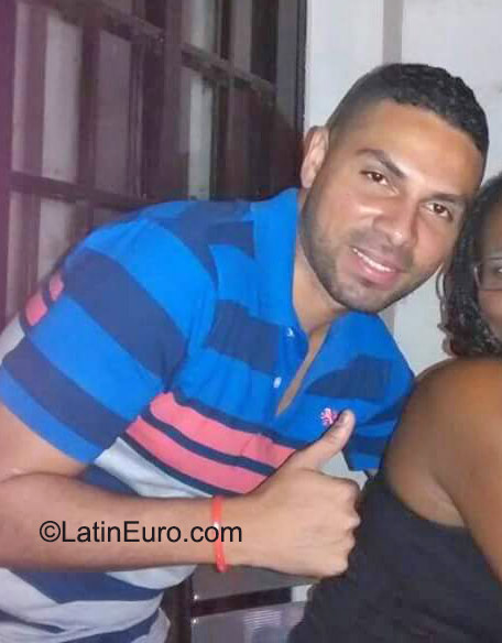 Date this georgeous Colombia man Jhonathan from Cali CO18042
