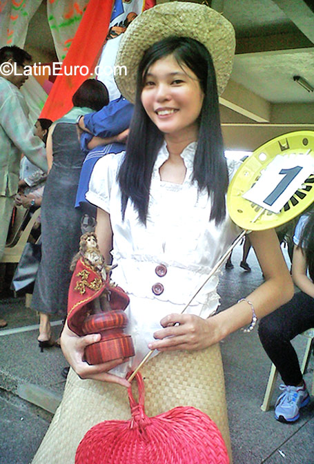 Date this georgeous Philippines girl Nicole from Manila PH820