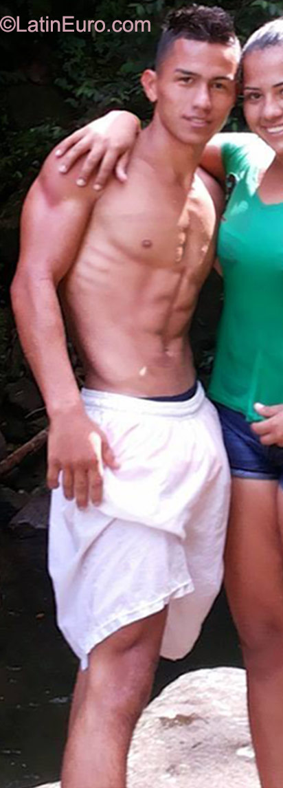 Date this funny Colombia man Ivan from Medellin CO18082