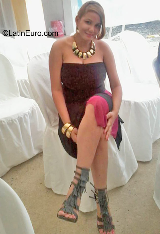 Date this gorgeous Colombia girl Yalenia from Santiago CO18096