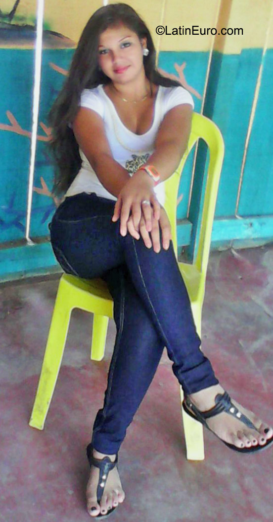 Date this pretty Honduras girl Alejandra from Tegucigalpa HN1732