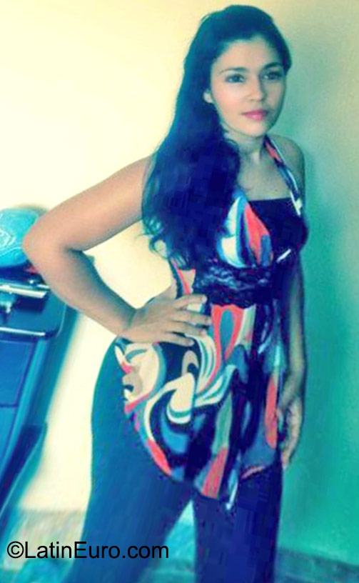 Date this gorgeous Colombia girl Yohania from Armenia CO18113