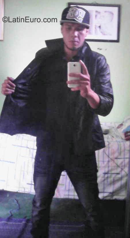 Date this nice looking Colombia man Hector from Cali CO18118