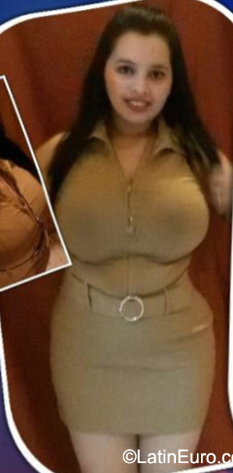 Date this nice looking Honduras girl Yesy from Santa Barbara HN1747
