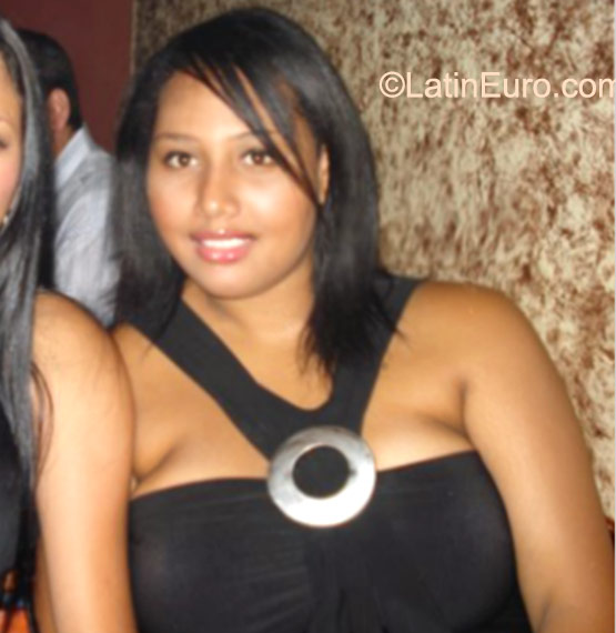 Date this attractive Colombia girl Melisa from Cali CO18144