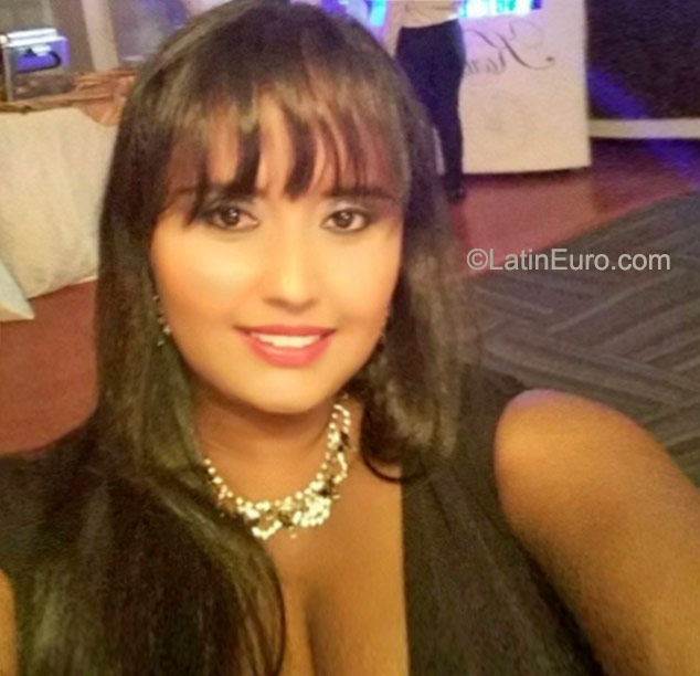 Date this cute Panama girl Indira from Panama City PA728