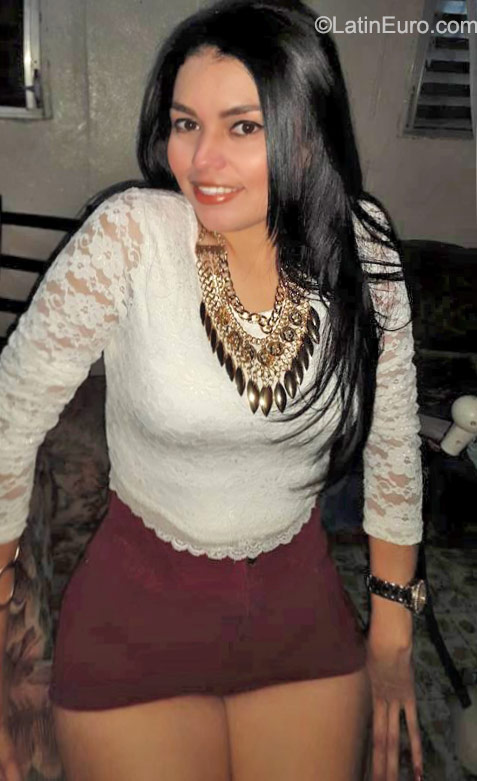 Date this sensual Honduras girl Luci from San Pedro Sula HN1771