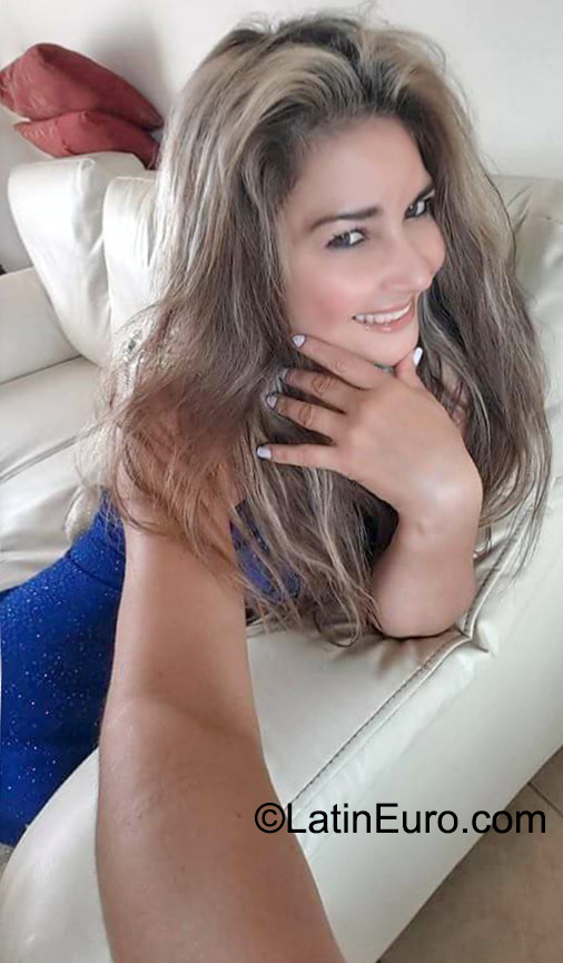 Date this georgeous Colombia girl Kaina from Bogota CO18176