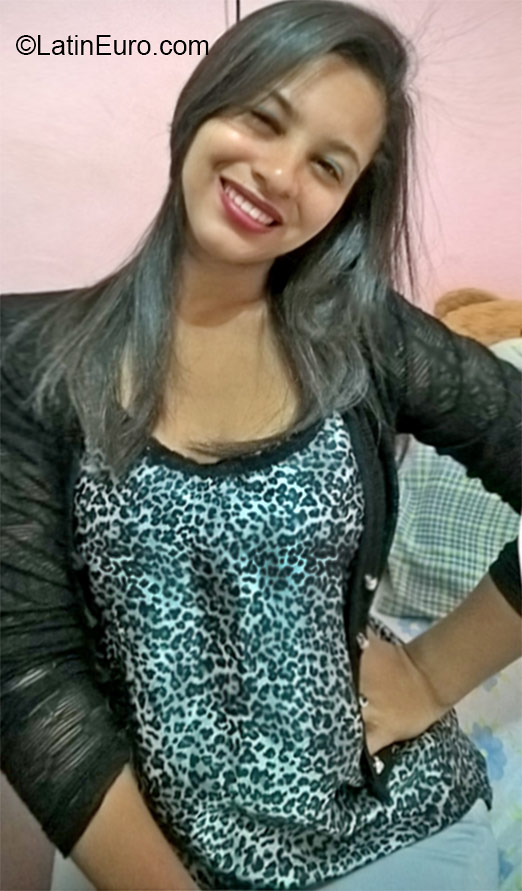 Date this good-looking Brazil girl Nathalia from Recife BR9488
