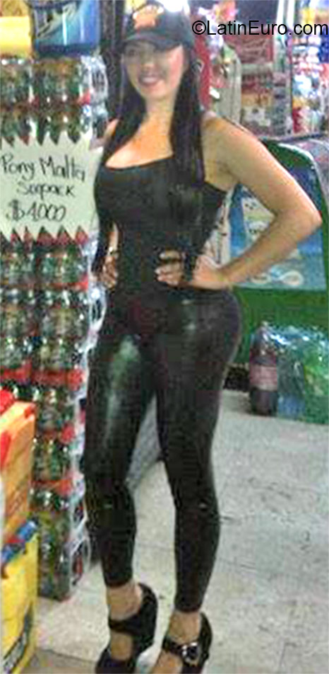 Date this happy Colombia girl Carolina from Bogota CO18217
