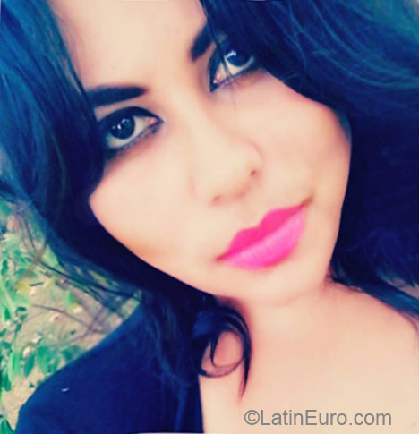 Date this good-looking Panama girl Lara from Panama City PA740