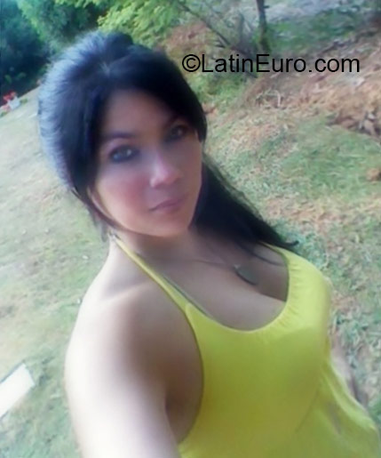 Date this pretty Colombia girl Patricia from Cali CO18255