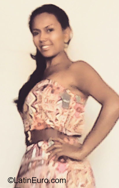 Date this attractive Colombia girl Maria from Cali CO18263