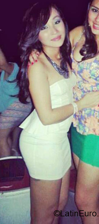 Date this charming Honduras girl Samanta from Roatan HN1823