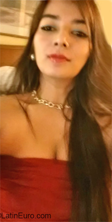 Date this happy Honduras girl Isabella from Tegucigalpa HN1843
