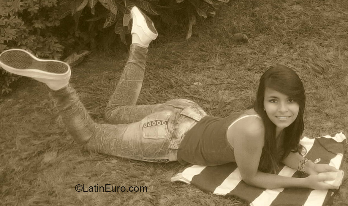 Date this hard body Colombia girl Alejandra from La Union CO18313