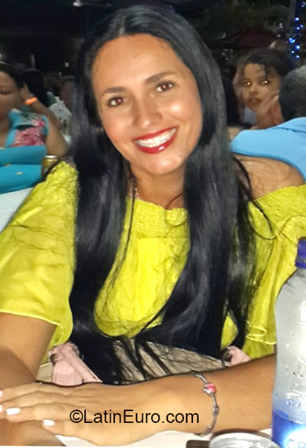 Date this stunning Colombia girl Jeannette from Medellin CO18337