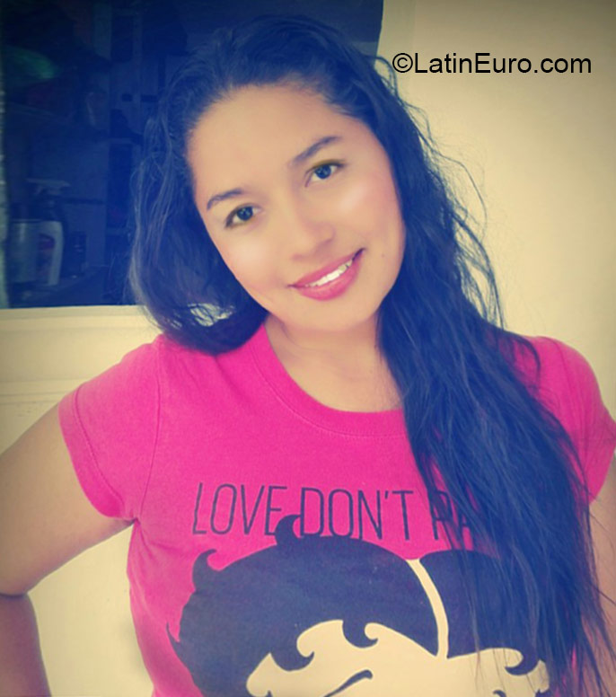 Date this hard body Colombia girl Marcela from Bucaramanga CO18347