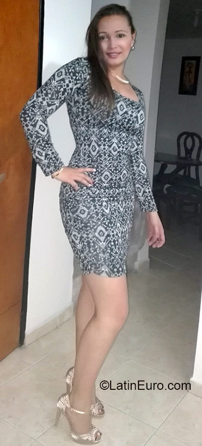 Date this pretty Colombia girl Yuliana from Manizales CO18371