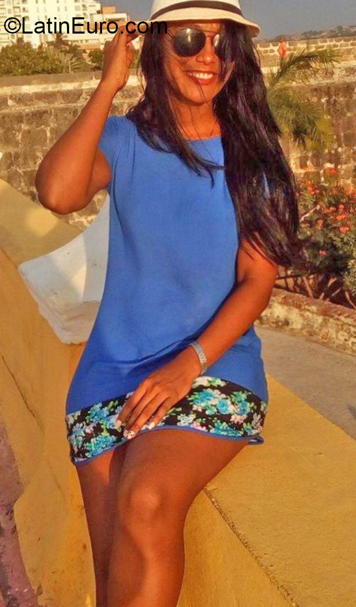Date this passionate Colombia girl Victory from Cartagena CO18373