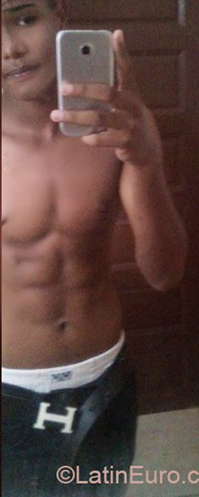 Date this hard body Dominican Republic man Kendry from Santo Domingo DO24248