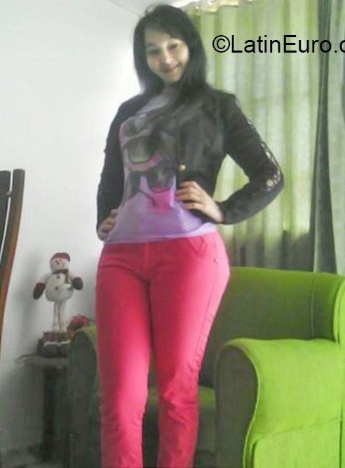 Date this fun Colombia girl Cielo from Bogota CO18388